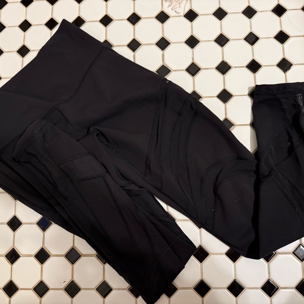 Lululemon cutout reveal legging - Picture 2 of 4